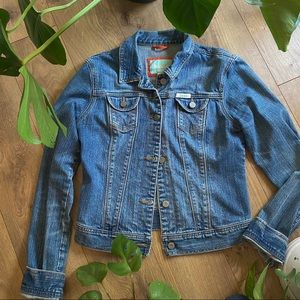(SOLD) early 2000’s hollister medium wash denim jacket